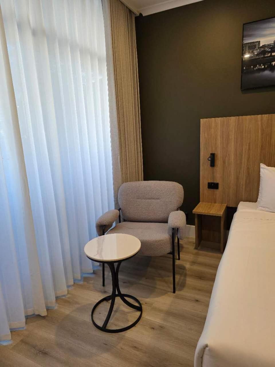 The Parkmore Hotel Melbourne Bagian luar foto