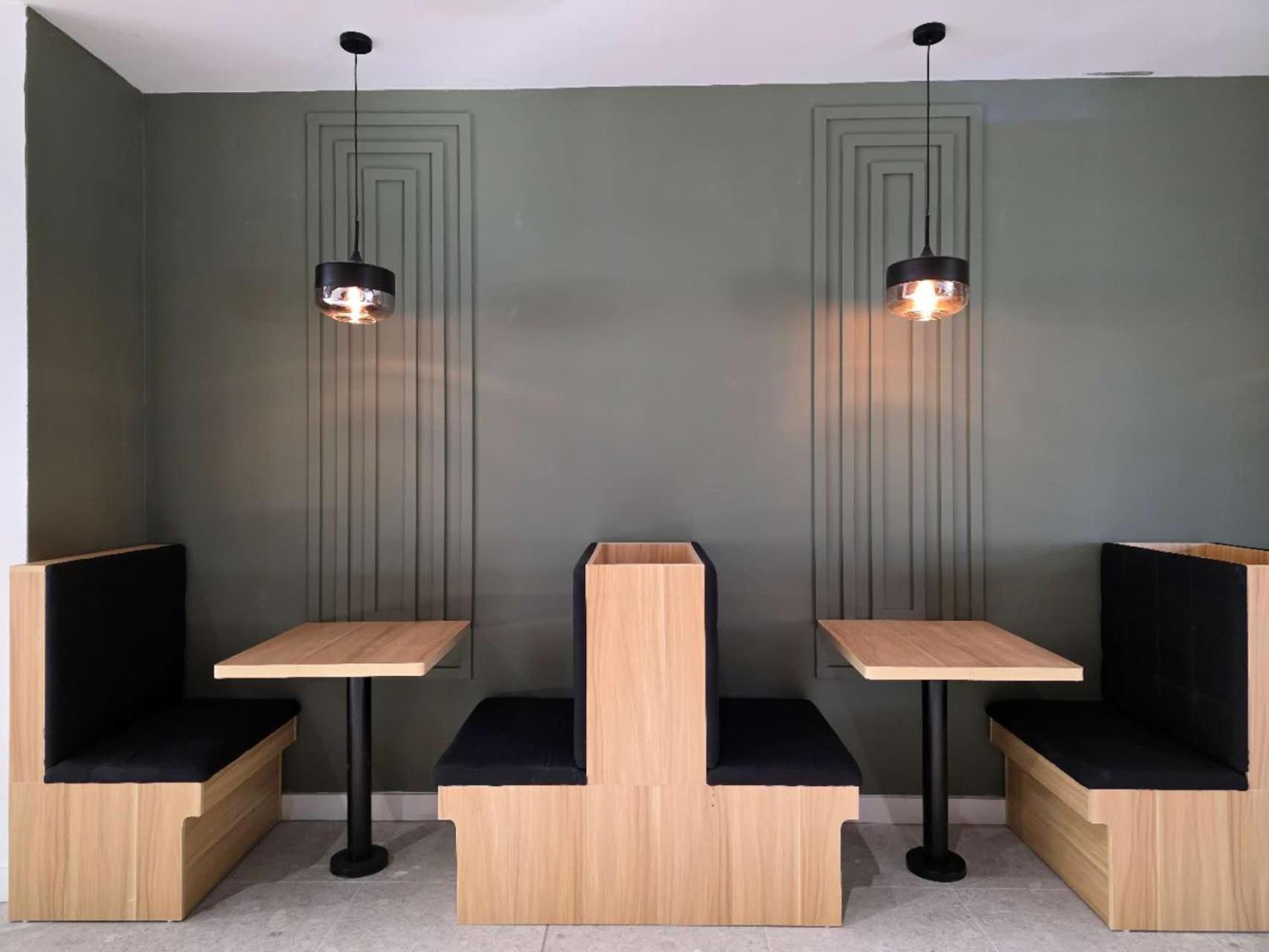 The Parkmore Hotel Melbourne Bagian luar foto