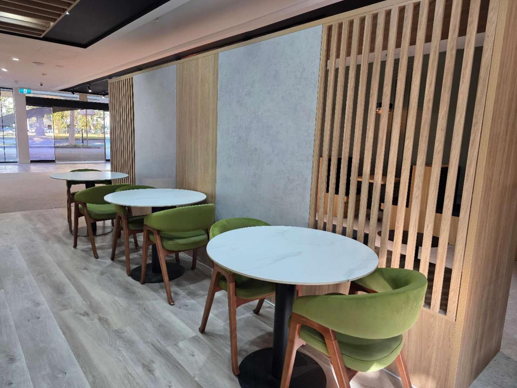 The Parkmore Hotel Melbourne Bagian luar foto