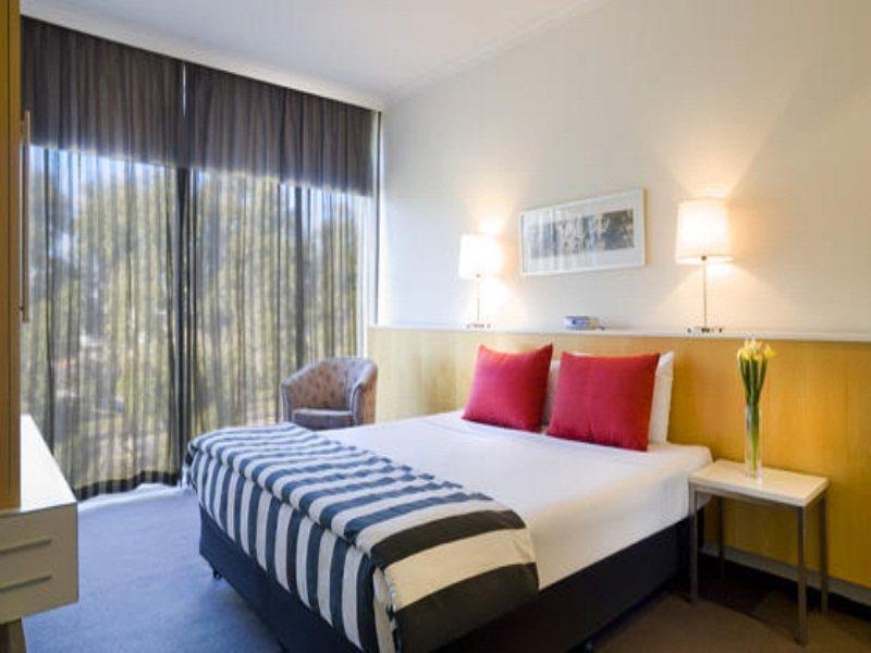 The Parkmore Hotel Melbourne Bagian luar foto